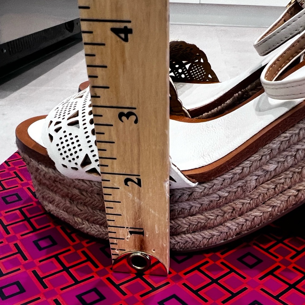 Tory Burch Cream Espadrilles with Intricate Cutouts - Picture 7 of 8